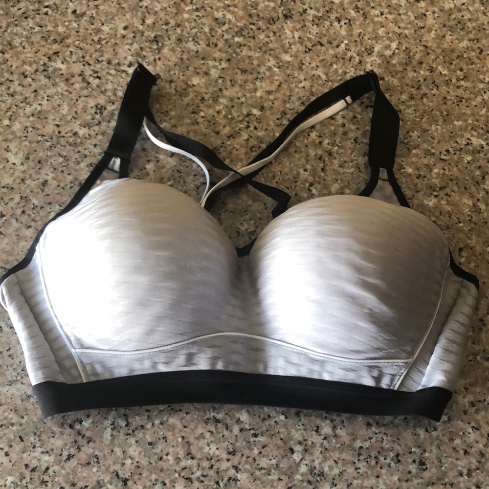 Victoria sport bra
